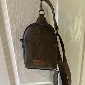 Wrangler cross body bag
